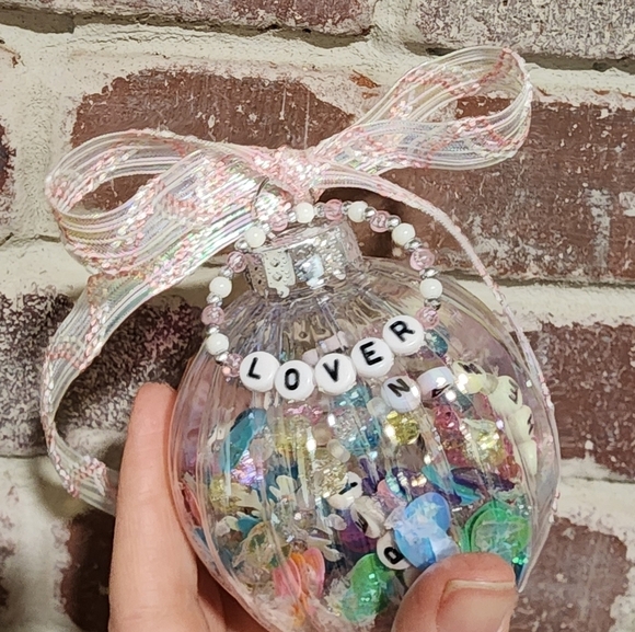 Swiftmas Lover Friendship Bracelet Ornament - Picture 3 of 9